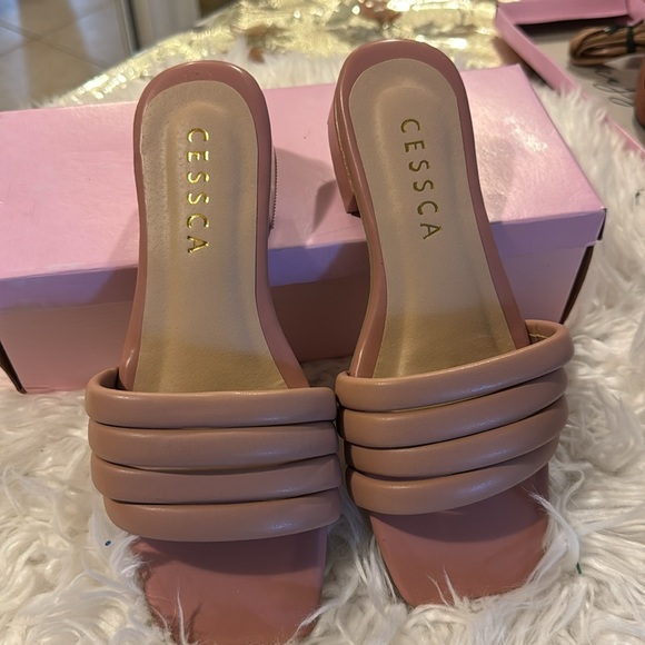 LOW HEEL SLIPPERS SIZE 6 NEW NEVER WORN - Picture 3 of 4